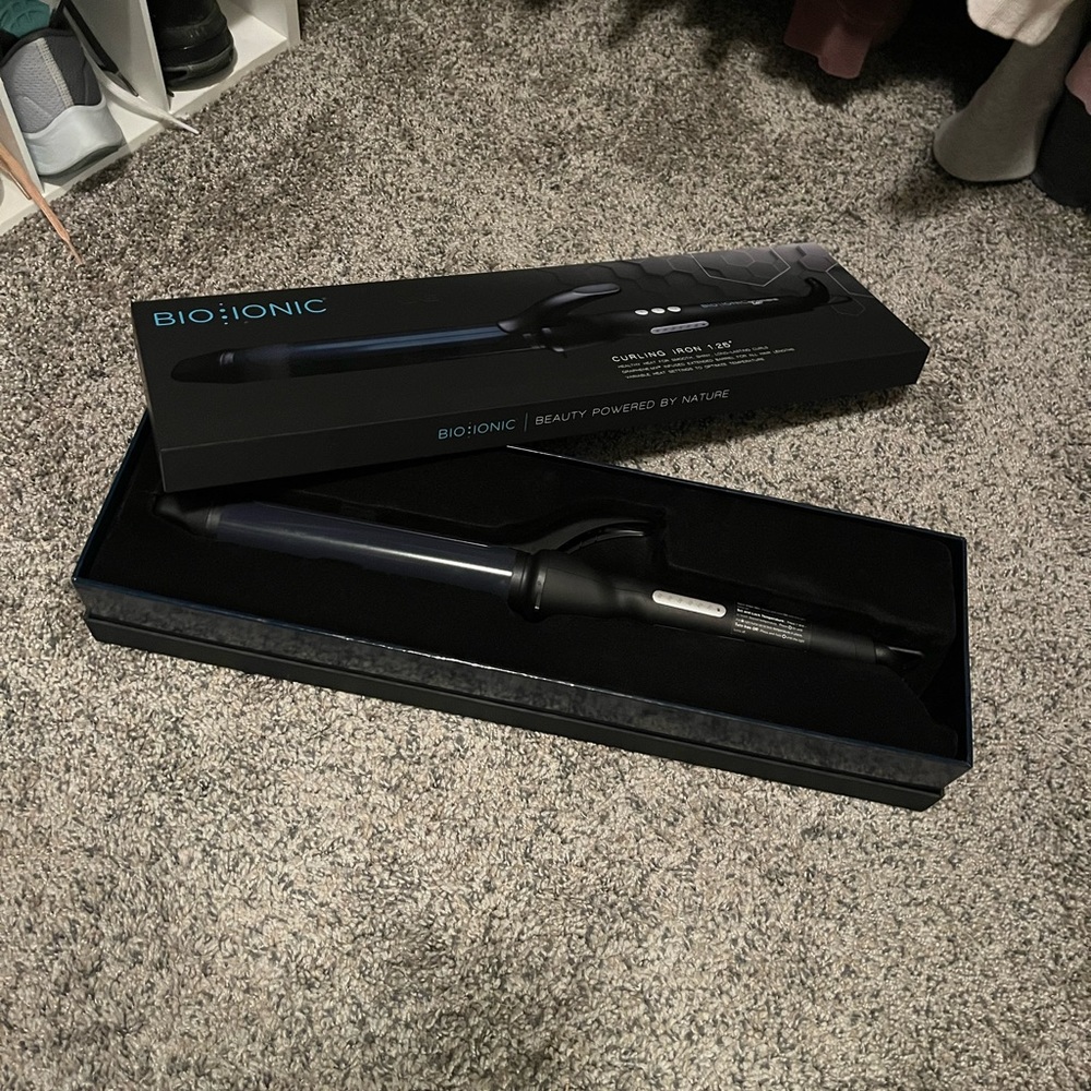 Bio Ionic Graphene MX long barrel styler 1.25”